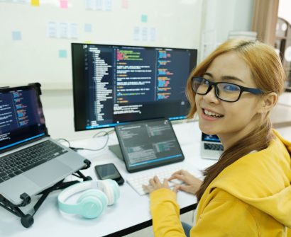 cheerful-woman-works-on-computers-in-urban-office-2026-01-09-07-32-49-utc-scaled-1.jpg