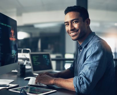 portrait-of-a-man-using-a-computer-in-a-modern-off-2026-01-09-09-20-00-utc-scaled-1.jpg